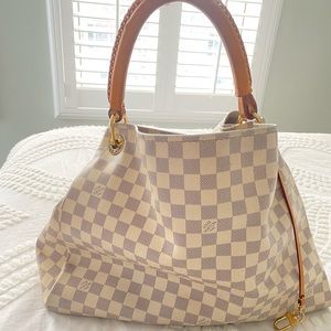 Pre-loved authentic Louis Vuitton Artsy MM Damier Azur